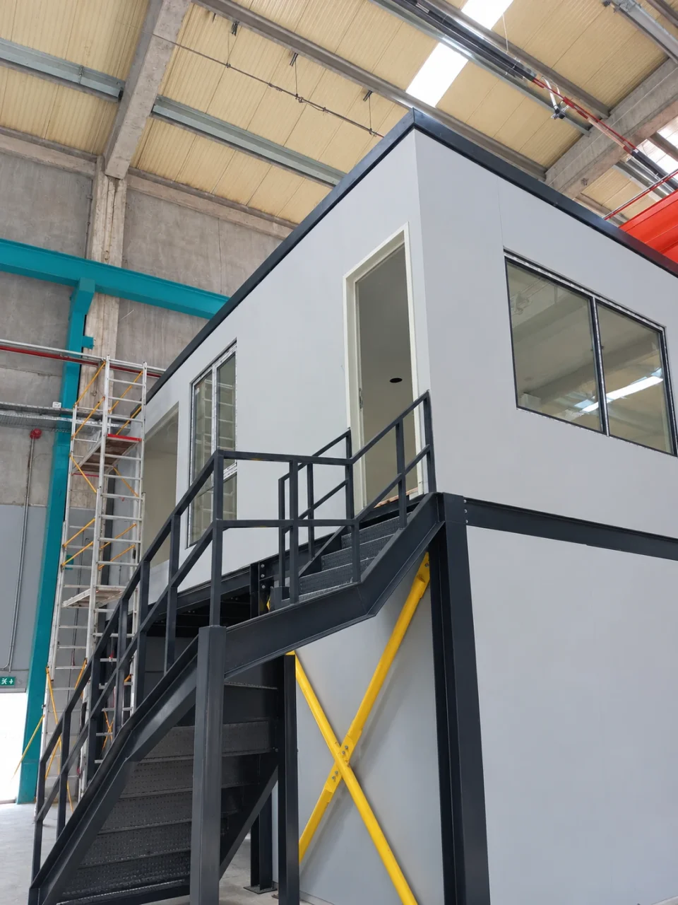 Fabrika içi modüler ofis — Proje fotoğrafı