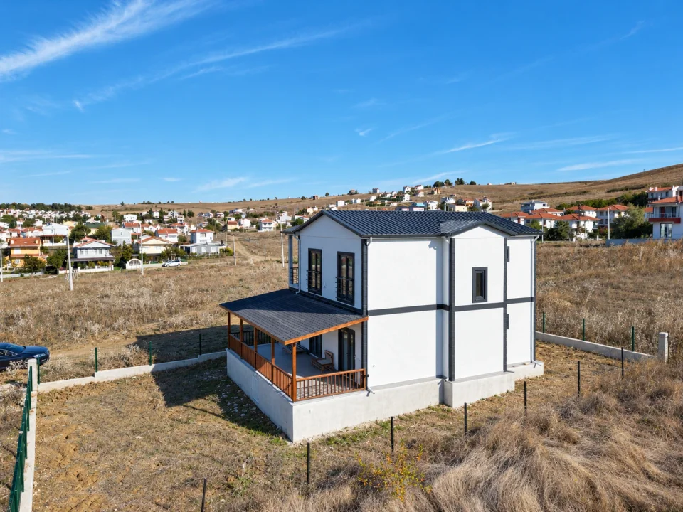 İki Katlı Verandalı Prefabrik Konut 01 — Proje fotoğrafı