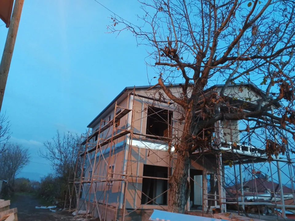 İki Katlı Verandalı Prefabrik Konut 02 — Proje fotoğrafı