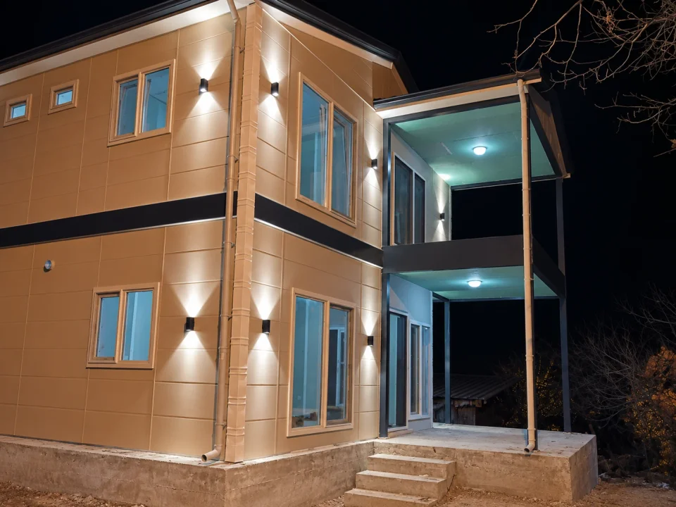 İki Katlı Verandalı Prefabrik Konut 02 — Proje fotoğrafı