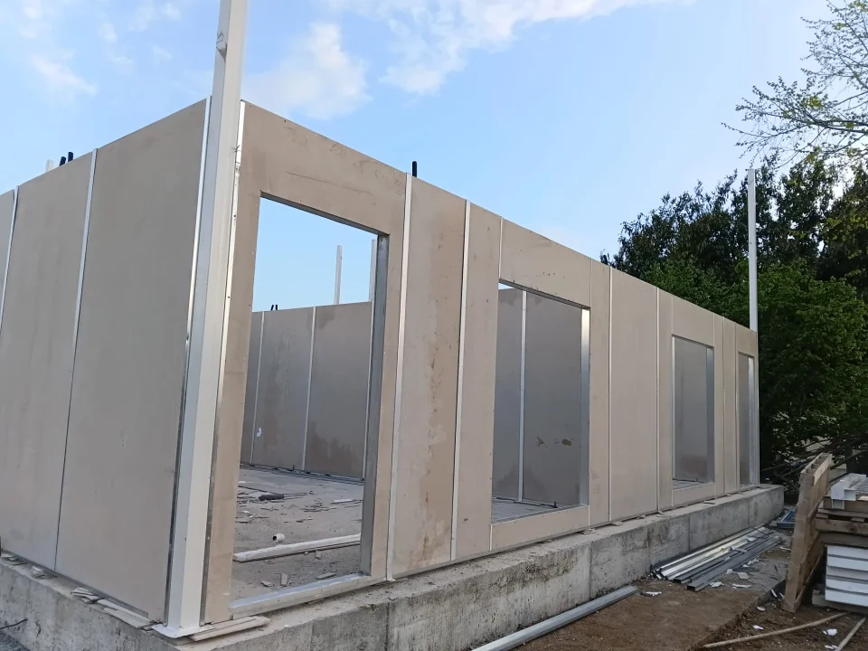 İki Katlı Verandalı Prefabrik Konut 03 — Proje fotoğrafı