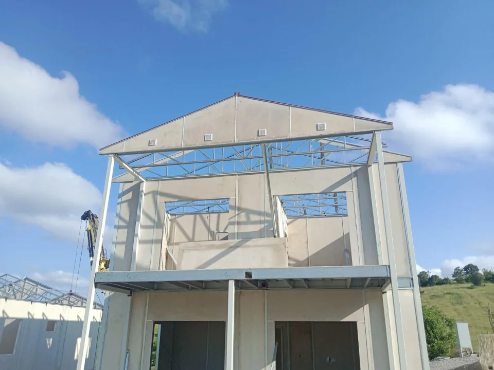İki Katlı Verandalı Prefabrik Konut 03 — Proje fotoğrafı