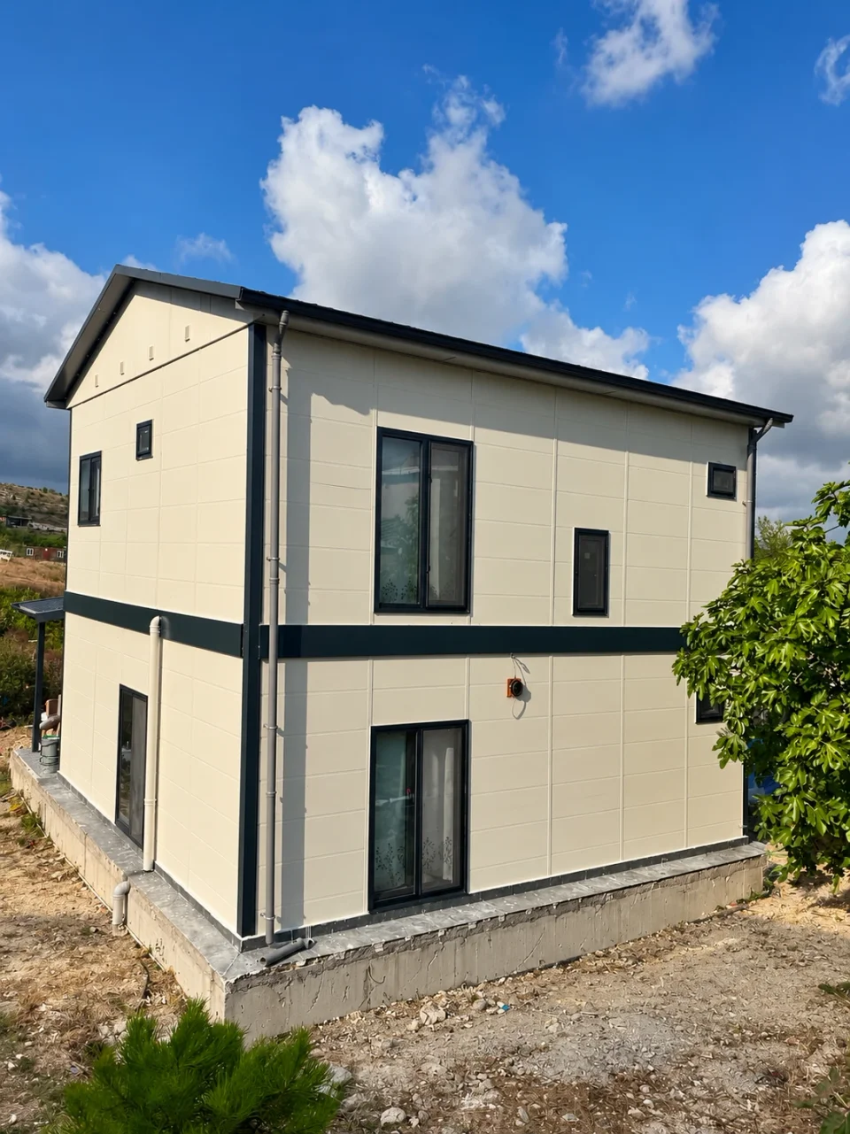 İki Katlı Verandalı Prefabrik Konut 03 — Proje fotoğrafı